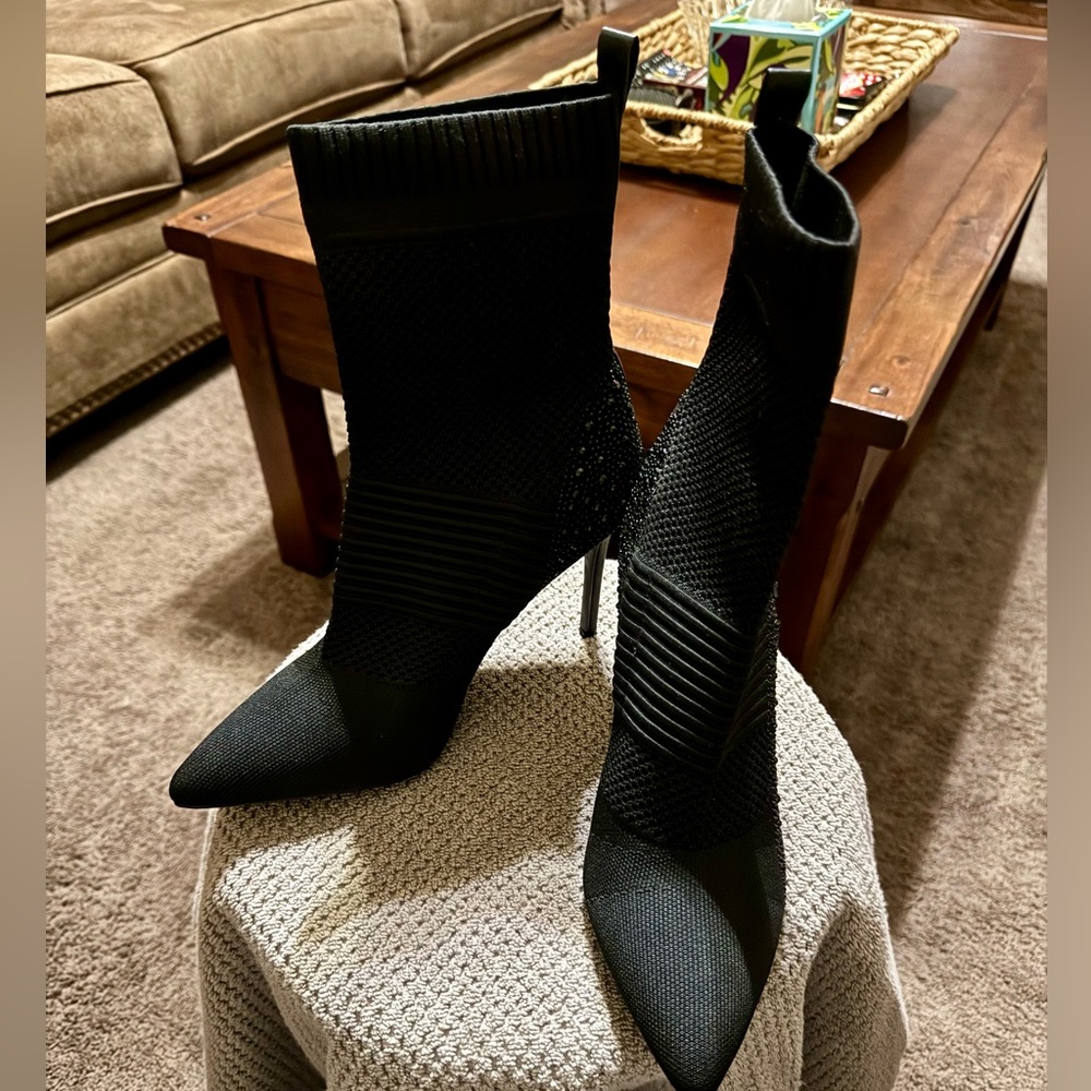 NWOT - Bebe Joselyn Heels , size 8.5 (103)